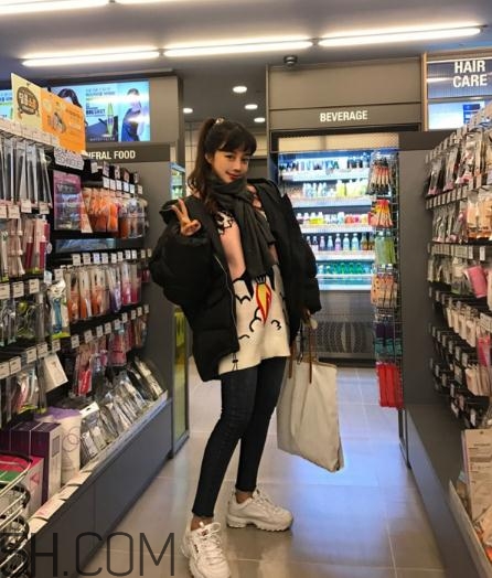 黑色面包服怎么搭配？黑色面包服搭配圖片