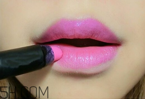 梅子色口紅哪個(gè)牌子好？絲絨口紅怎么涂好看？