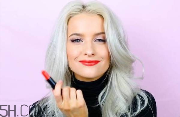 紀(jì)梵希新版禁忌之吻有哪些色號？紀(jì)梵希禁忌之吻霓虹唇膏試色