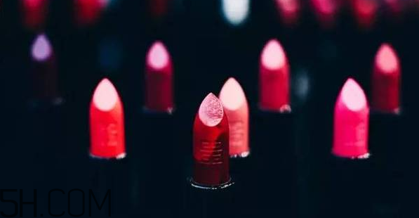 紀(jì)梵希新版禁忌之吻有哪些色號？紀(jì)梵希禁忌之吻霓虹唇膏試色
