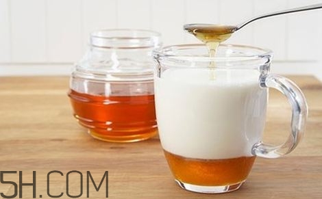 牛奶可以加蜂蜜嗎？蜂蜜加牛奶怎么樣？