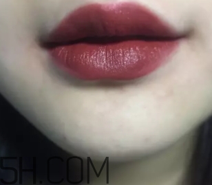 nars leslie張國(guó)榮色是什么顏色？nars leslie口紅試色