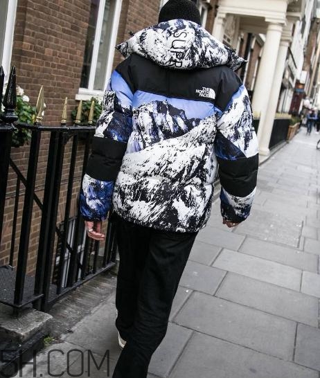supreme與the north face雪山聯(lián)名多少錢(qián)_上身效果