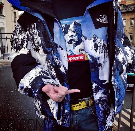 supreme與the north face雪山聯(lián)名多少錢(qián)_上身效果
