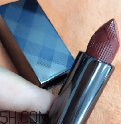 burberry口紅97和93哪個(gè)好看？burberry巴寶莉97和93對(duì)比