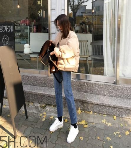 米色羽絨服怎么搭配？米色羽絨服搭配圖片