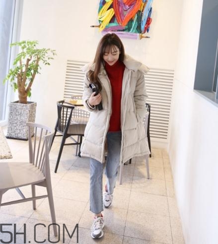 米色羽絨服怎么搭配？米色羽絨服搭配圖片
