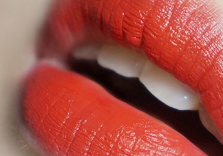 橘紅色口紅適合什么膚色？橘紅色口紅適合黃皮膚嗎？