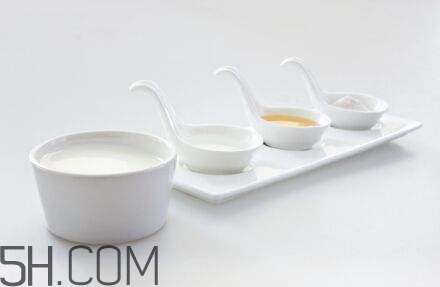牛奶護(hù)膚有什么竅門(mén)？牛奶護(hù)膚的竅門(mén)有哪些？