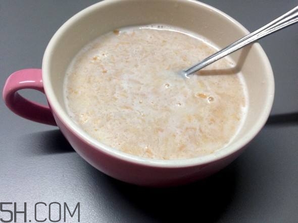 牛奶護(hù)膚有什么竅門(mén)？牛奶護(hù)膚的竅門(mén)有哪些？