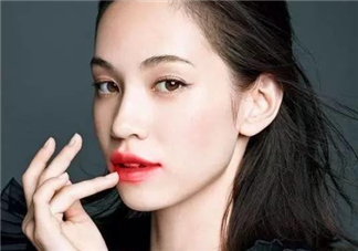 口紅到底應(yīng)該怎么涂？吻唇妝具體畫法