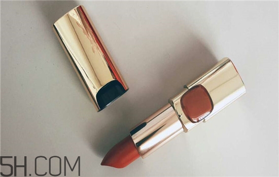 秋冬適合涂什么顏色的口紅？怎么涂口紅持久不掉色？