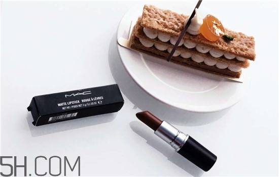 秋冬適合涂什么顏色的口紅？怎么涂口紅持久不掉色？