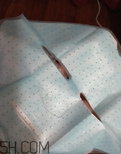 美膚寶面膜有熒光劑嗎？美膚寶面膜測評