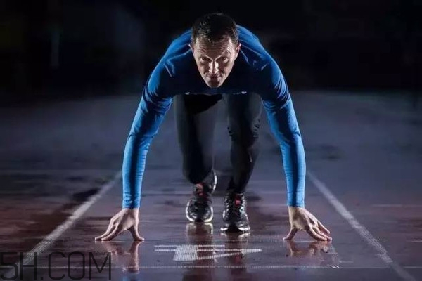 夜跑減肥的正確方法有哪些？冬天夜跑應(yīng)該怎么跑才能減肥？