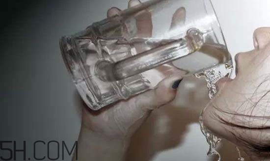 夜跑減肥的正確方法有哪些？冬天夜跑應(yīng)該怎么跑才能減肥？