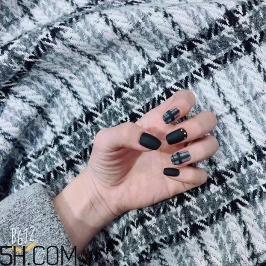 美甲涂什么顏色好看？2018冬天最美的韓式美甲
