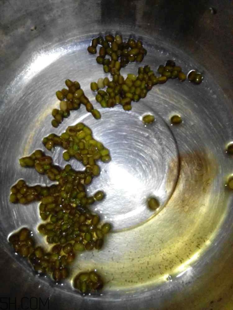 綠豆糕和香蕉能一起吃嗎？吃了綠豆糕還能吃香蕉嗎？