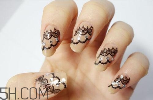 手指粗做什么美甲好看？蕾絲美甲怎么做教程圖解