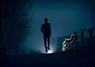 夜跑減肥的正確方法有哪些？冬天夜跑應(yīng)該怎么跑才能減肥？