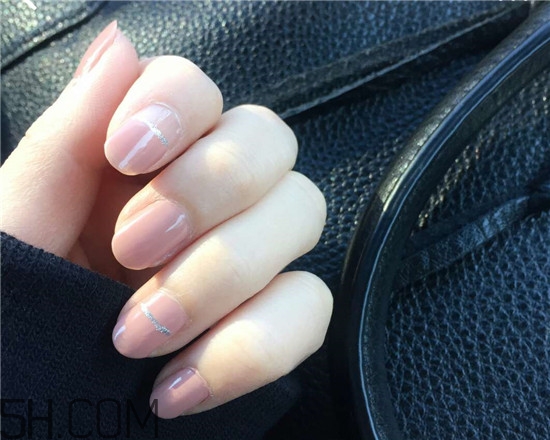 手指粗適合做什么美甲？美甲簡(jiǎn)單大方新款圖片