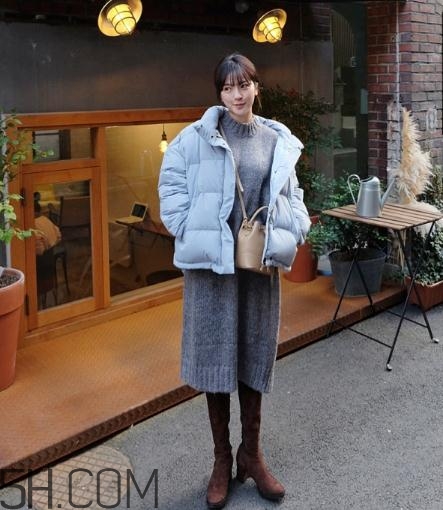 藍(lán)色棉襖配什么褲子？藍(lán)色棉服搭配褲子圖片