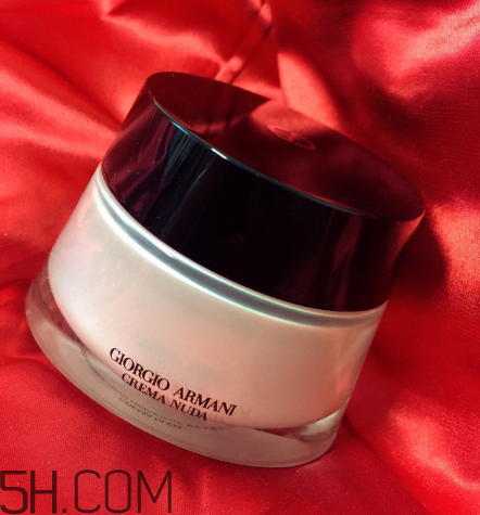 最火的三款素顏霜測(cè)評(píng) 阿瑪尼黑曜石素顏霜試色推薦 最火的三款素顏霜測(cè)評(píng) 阿瑪尼黑曜石素顏霜試色推薦