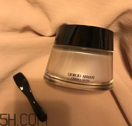 最火的三款素顏霜測(cè)評(píng) 阿瑪尼黑曜石素顏霜試色推薦 最火的三款素顏霜測(cè)評(píng) 阿瑪尼黑曜石素顏霜試色推薦