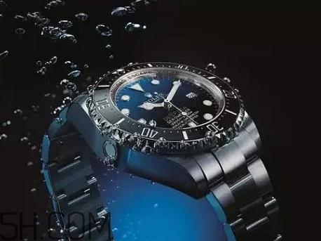 防水手表能帶著游泳嗎？防水手表可以泡溫泉嗎？