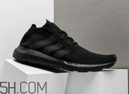 adidas swift run triple black配色在哪買(mǎi)_多少錢(qián)？