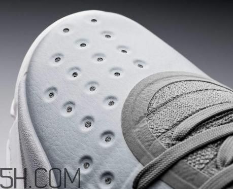 under armour curry 4 more buckets發(fā)售時間_多少錢？