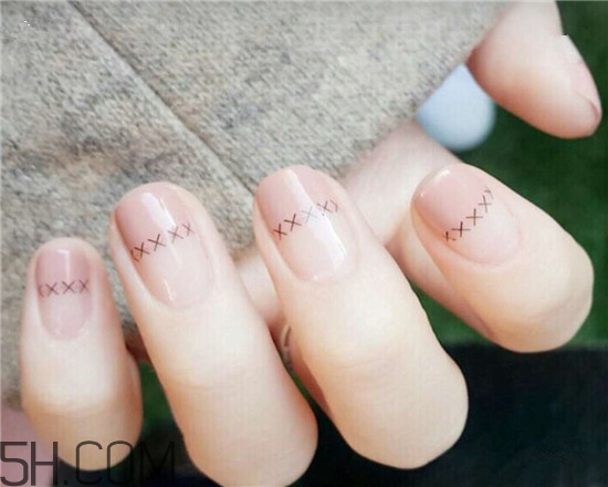 手指粗適合做什么美甲？美甲簡(jiǎn)單大方新款圖片