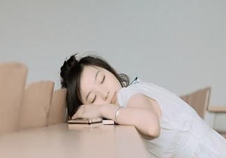 睡覺(jué)時(shí)手麻是怎么回事？手麻是哪些病的隱患？