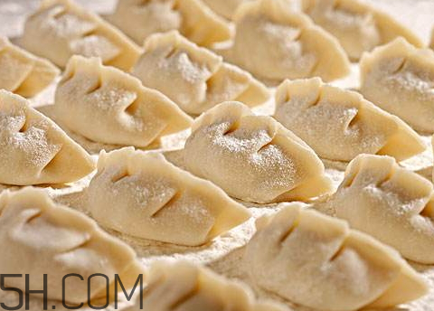 一個(gè)餃子熱量是多少 一個(gè)餃子多少卡路里 一個(gè)餃子熱量是多少 一個(gè)餃子多少卡路里