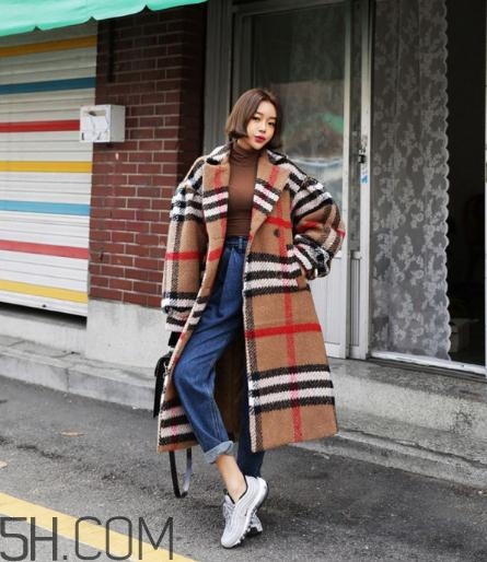 冬天穿牛仔褲配什么鞋子？冬天牛仔褲搭配鞋子圖片