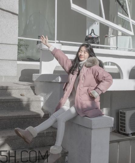 冬天白色褲子配什么鞋？冬天白色褲子搭配鞋子圖片