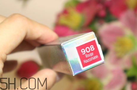 歐萊雅908是什么顏色？歐萊雅釉光唇膏固體唇釉908試色