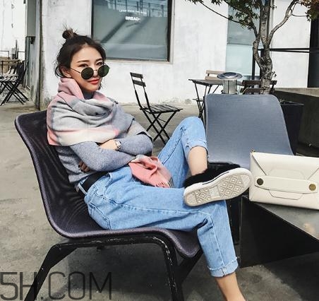 牛仔褲粘上502怎么辦？牛仔褲上的膠水怎么洗掉？