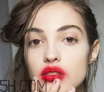 2018年流行什么唇妝？2018年流行唇妝怎么化