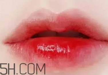 2018年流行什么唇妝？2018年流行唇妝怎么化