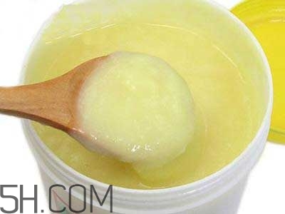 蜂王漿的營養(yǎng)成分有哪些？怎么辨別真假蜂王漿？