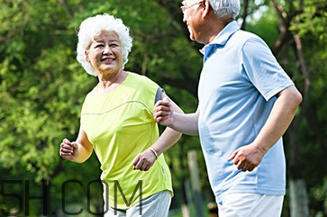 跑步機(jī)適合老年人嗎？老年人跑步有什么好處呢？