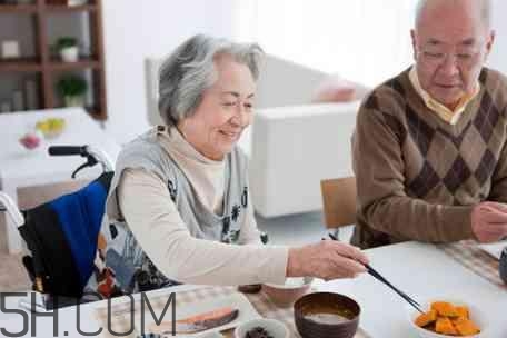 跑步機(jī)適合老年人嗎？老年人跑步有什么好處呢？