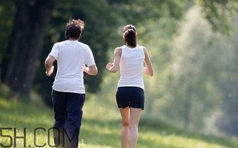 經(jīng)常慢跑的好處有哪些？慢跑減肥的正確方法是什么？