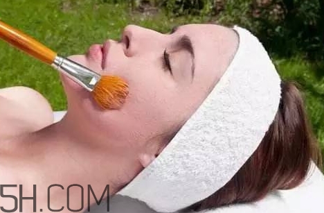 刷酸爆痘正常嗎？為什么刷酸會爆痘？