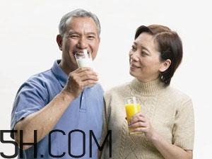 老人缺鈣有什么害處？老人如何補鈣？