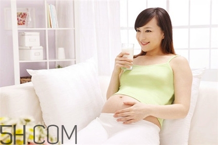 成人為什么也要喝奶粉？成人喝奶粉的好處有哪些？