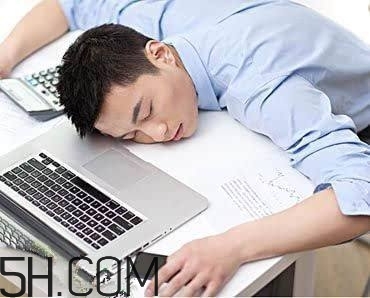 上班族怎么正確睡午覺(jué)？怎么正確的在公司睡午覺(jué)？