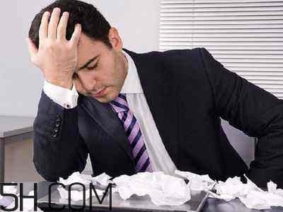 焦慮癥的表現(xiàn)是怎樣的？焦慮癥對身體有什么危害？