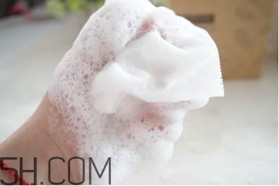 用了嘉娜寶洗顏粉還用洗面奶嗎？洗顏粉的正確打開方式